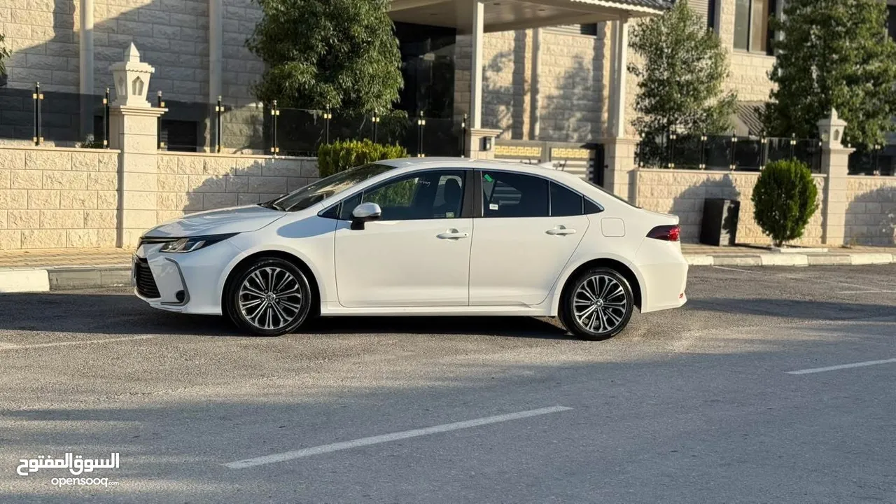 Toyota Corolla 1800 hybrid عداد قليل و ولا غرام بوية إضافات مميزة و بسعرررررررررررررر حررررررررقق