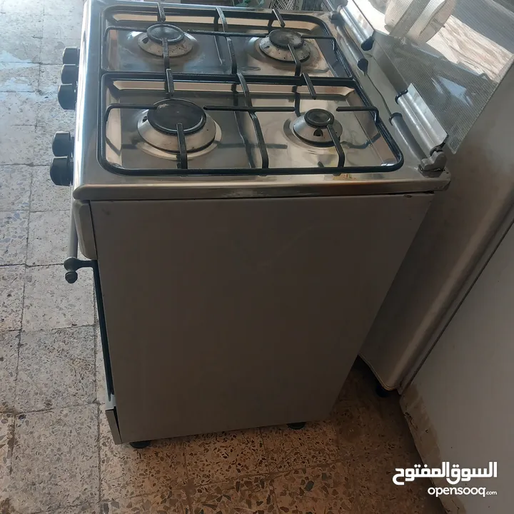 غاز اربع عيون شغال بحاله الوكاله مع.الفرن