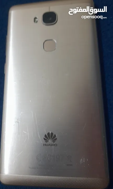 HUAWEI لون ذهبي بحالة ممتازه ماتغير في الجهاز اشي شغال 100%