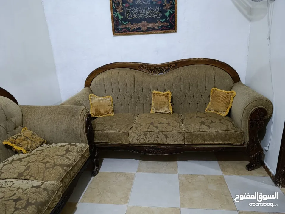 كنب مستعمل بحالة جيدة للبيع