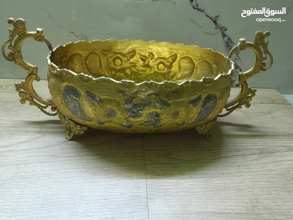 مضيفة نحاس نحاس ثقيلة فخمه جدا قطعه متحفيه بحاله ممتازة جدا جدا للديكور