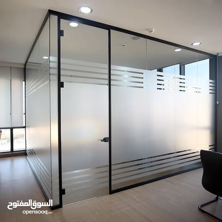 توريد وتركيب زجاج، مرايا، وسيكوريت بجودة عالية – تصاميم عصرية وأسعار منافسة