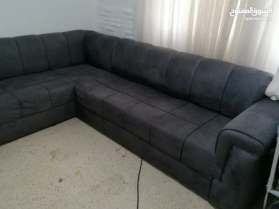 كنب جلوس بحالة جيدة جدا سعره 100 سعره الاصلي 300 مستخدم خفيف جدا
