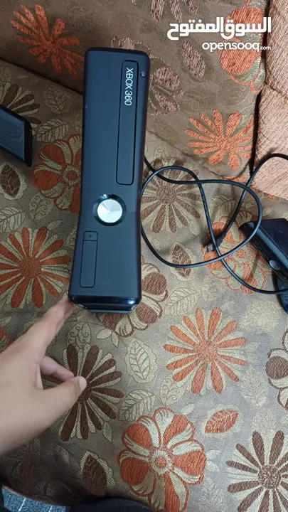 بسم الله الرحمن الرحيم اكس بوكس 360 للبيع بحاله ممتازه استخدام قليل   غير معدل