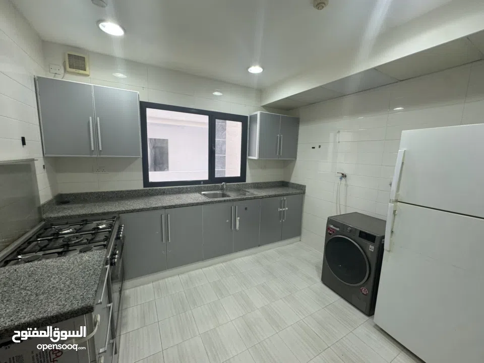 بسعر مميز للبيع شقة واسعة من غرفتي نوم