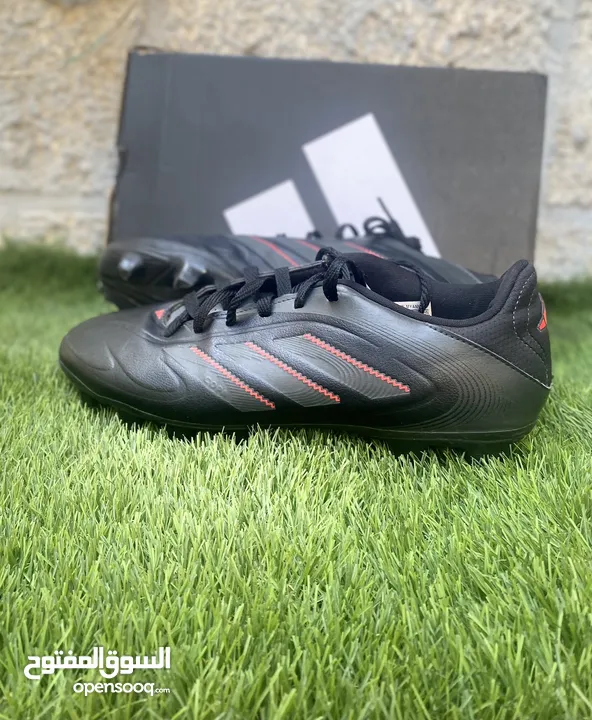 حذاء رياضي نوع الحذاء اديداس (كوبا أسود) السعر 200 شيقل الحد الأقصى 180 شيقل