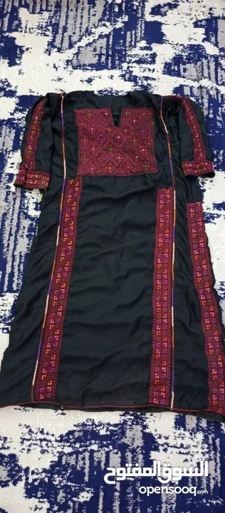 ثياب تطريز يدوي