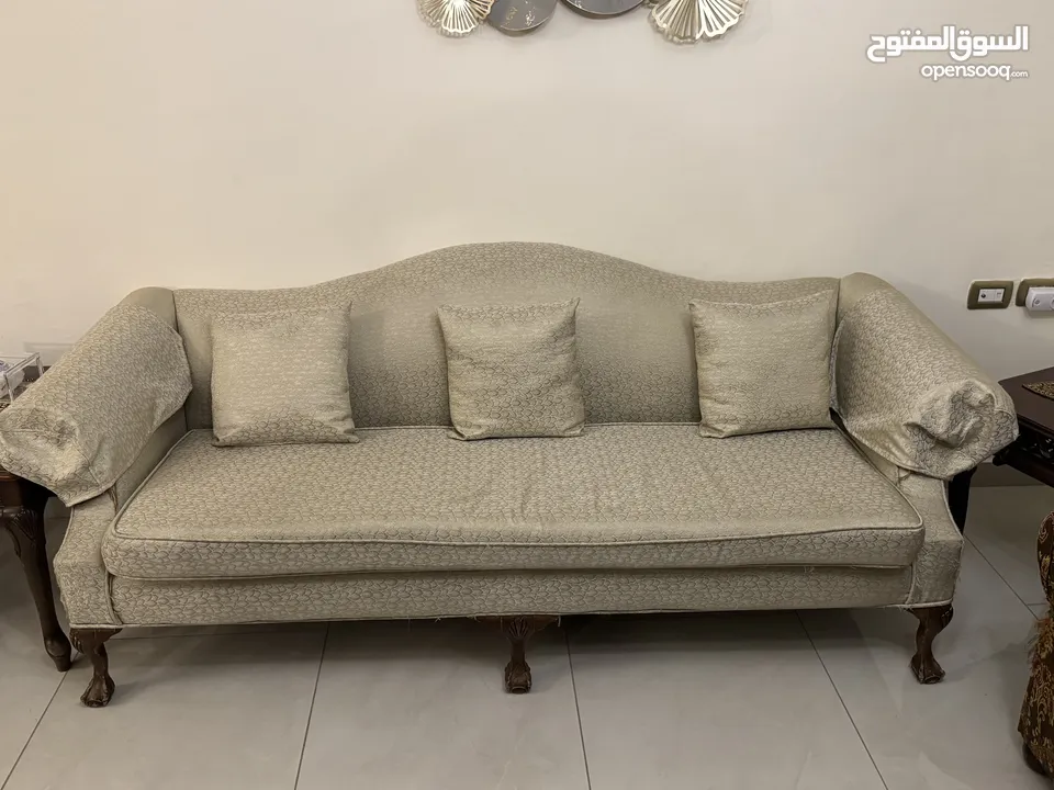 طقم صالة كامل للبيع بي 450 دينار اردني (قابل للتفاوض)
