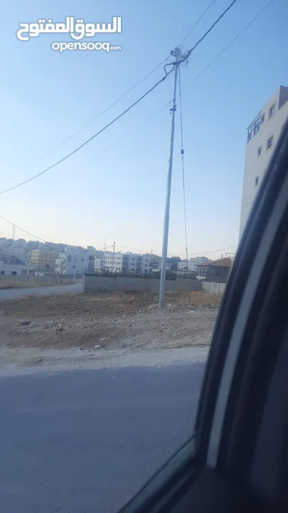 ارض للبيع في جاوا على شارع مادبا تقع على شارعين