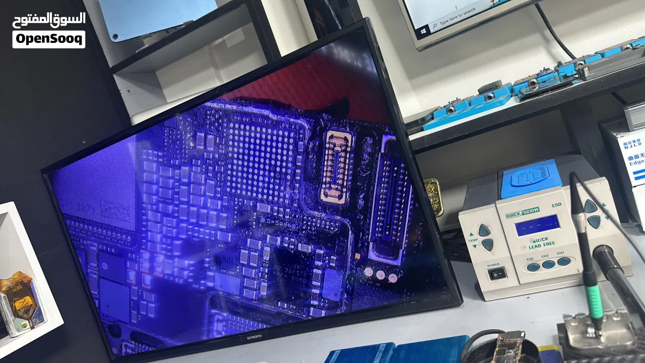 خدمة تصليح الهواتف و الايباد  متوفر شاشات وجميع قطع الغيار بأسعار الجملة ضمان على جميع الخدمات