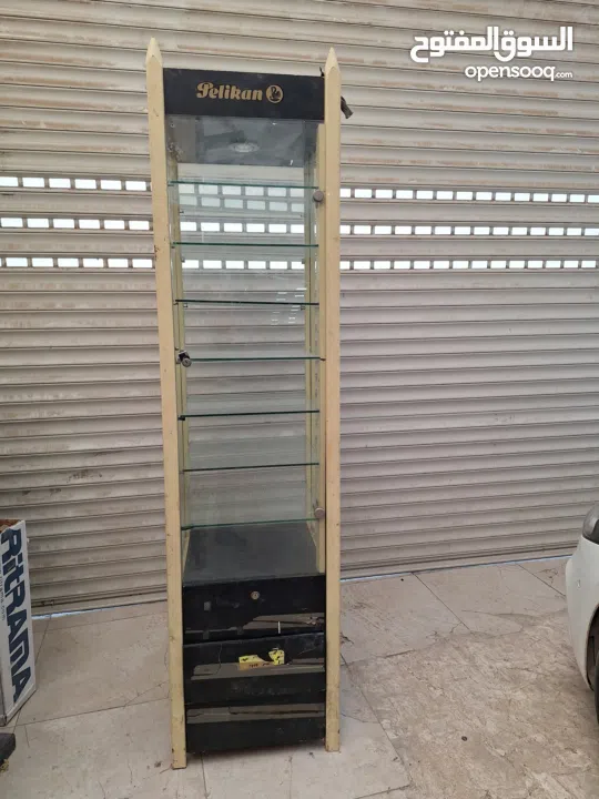 بترينا قزاز 8 رفوف 3 جوارير مع انارة