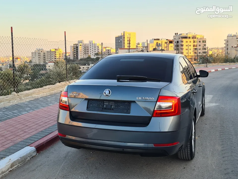سكودا أوكتافيا موديل 2019 ديزل بقوة 2000 / جير أوتوماتيك  يد أولى 01 / عداد قليل حقيقي