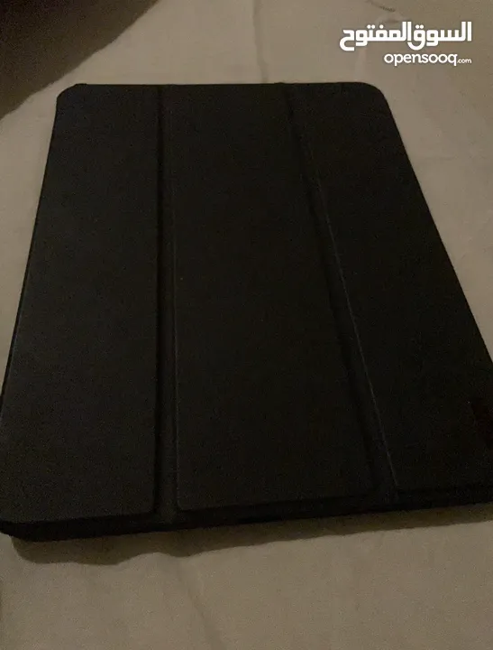 Ipad 10th generation مستعمل 4 شهور بحالة الجديد