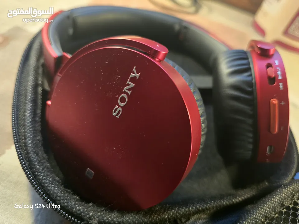 NFC SONY headset سماعات سوني اللاسلكية MDR-XB950BT – اللون الأحمر  سماعات سوني MDR-XB950BT اللاسلكية