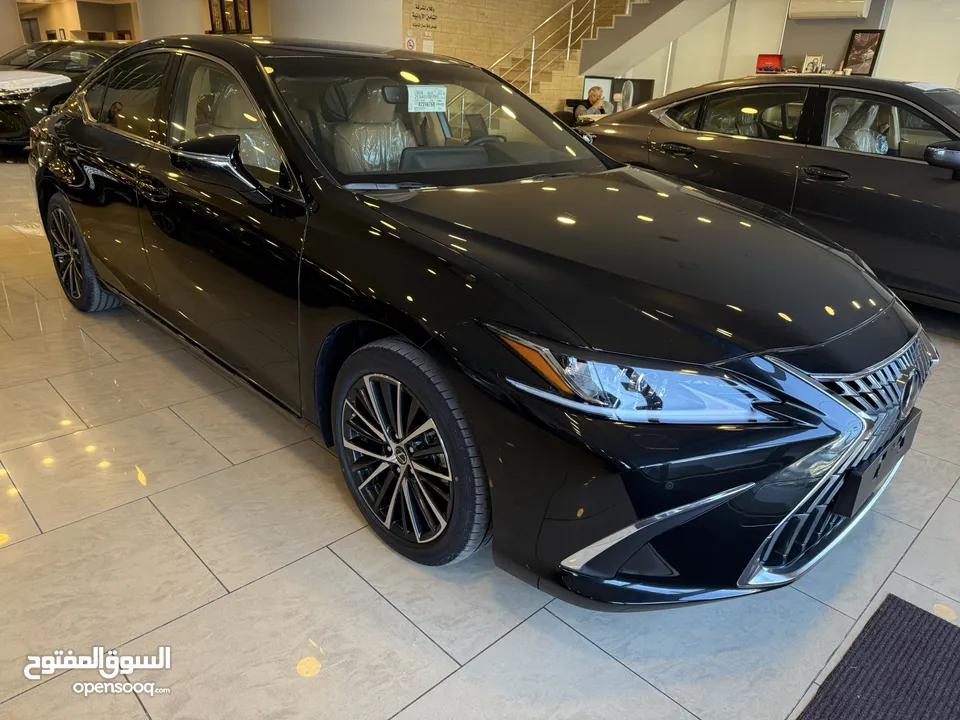 Lexus ES300h 2024 زيرو كفالة الوكيل