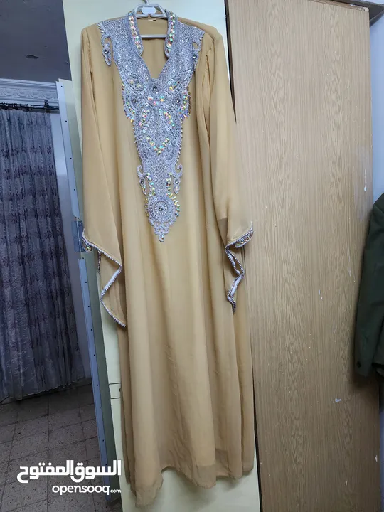 فساتين حفلات عدد 2 لون خمري وذهبي مقاس M