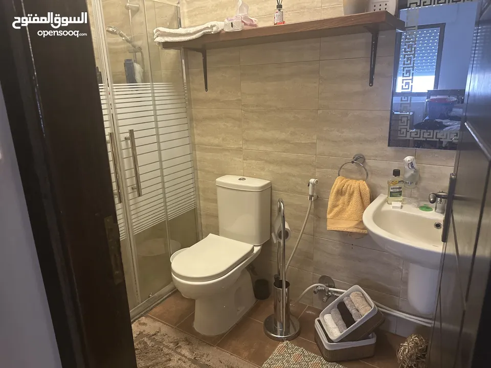 شقة مفروشة مرتبة للإيجار خلف فندق جنيفا وجمعية خليل الرحمن في السابع