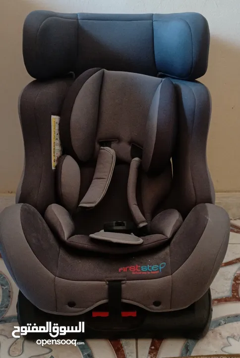 مقعد سيارة شبه جديد ماركة " First baby " مع دليل الاستخدام  ما مستخدم الا مرات قليلة جدا ...
