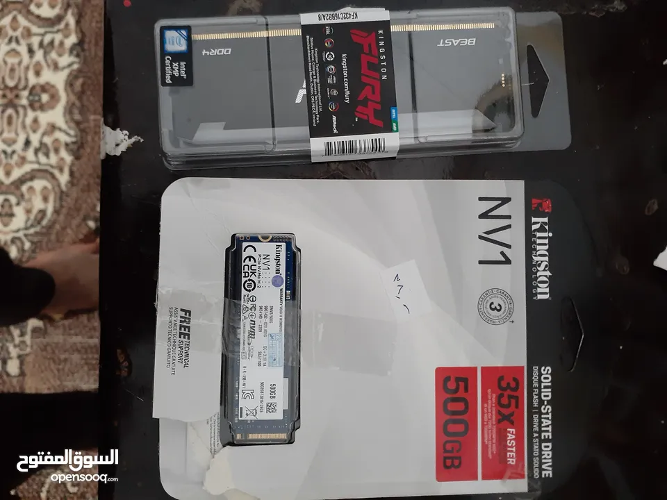 قطع كمبيوتر  (هارد SSD و Ram ) للبيع