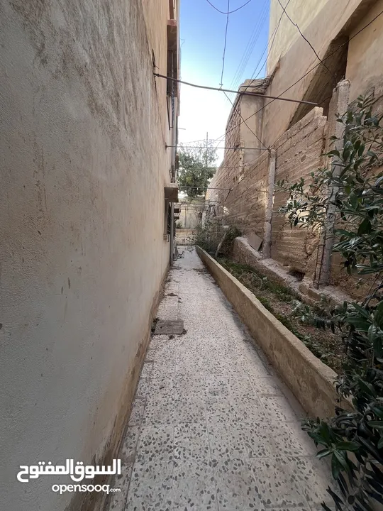 عمارة ثلاث طوابق + شقة ارضية عظم +تسوية  + كراج سيارات  للبيع