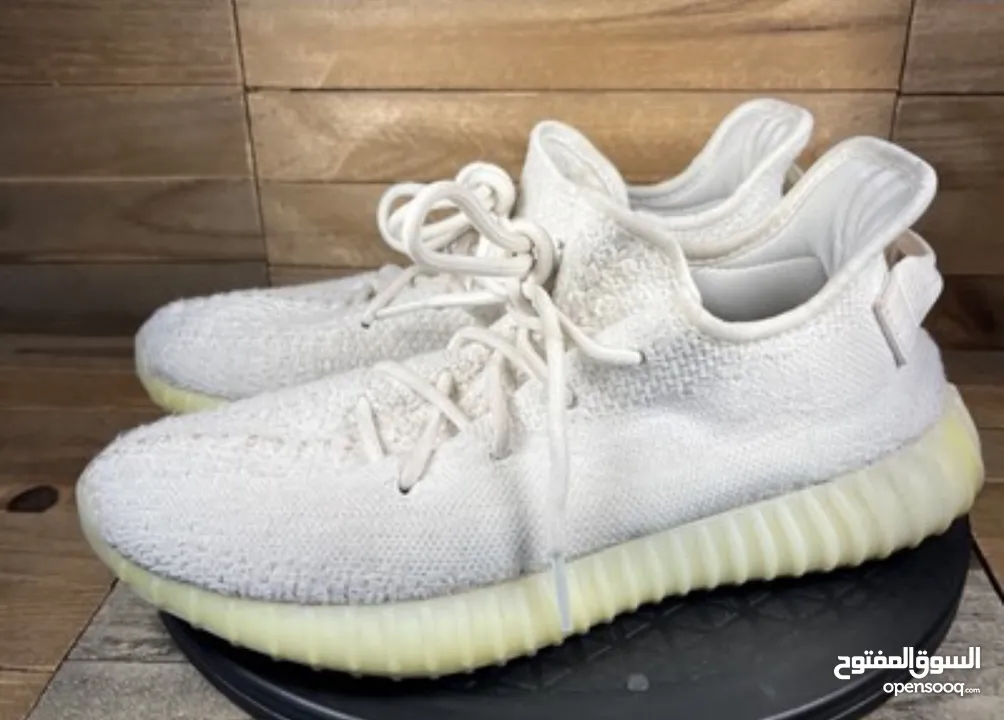 حذاء Yeezy Boost 350 V2 أصلي – لون أبيض (مقاس 42)