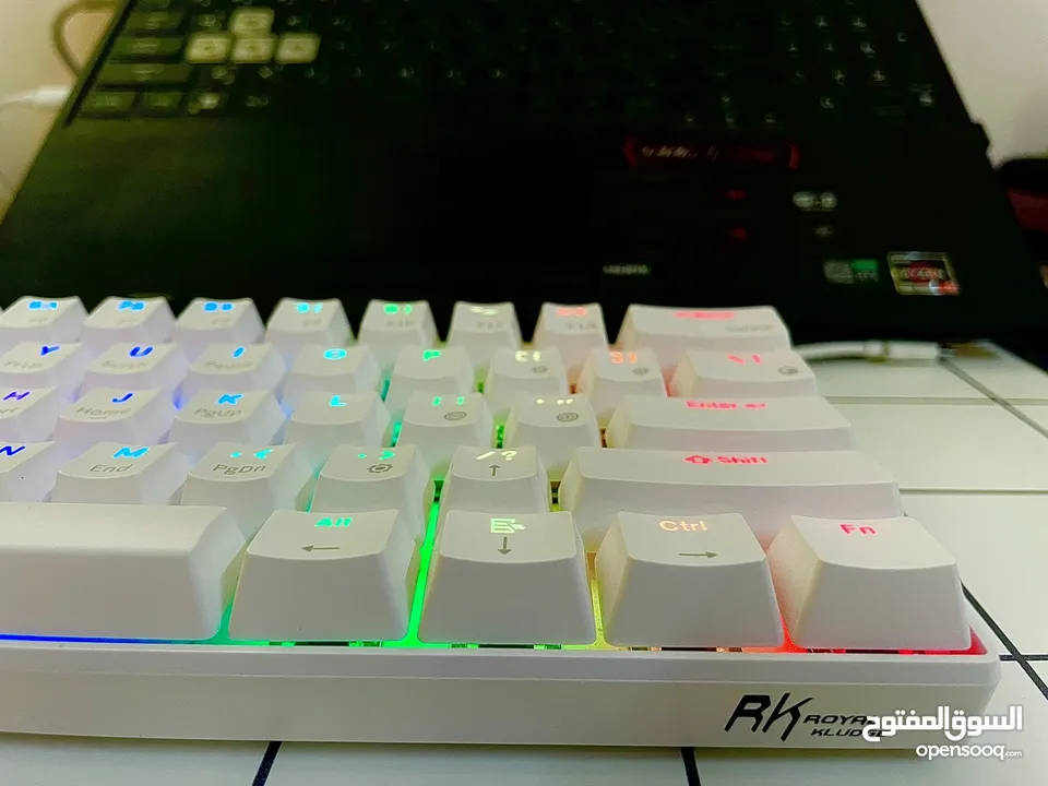 Royal kludge wireless mechanical keyboard. 100% clean and neat Only keyboard.no box,no other acc.