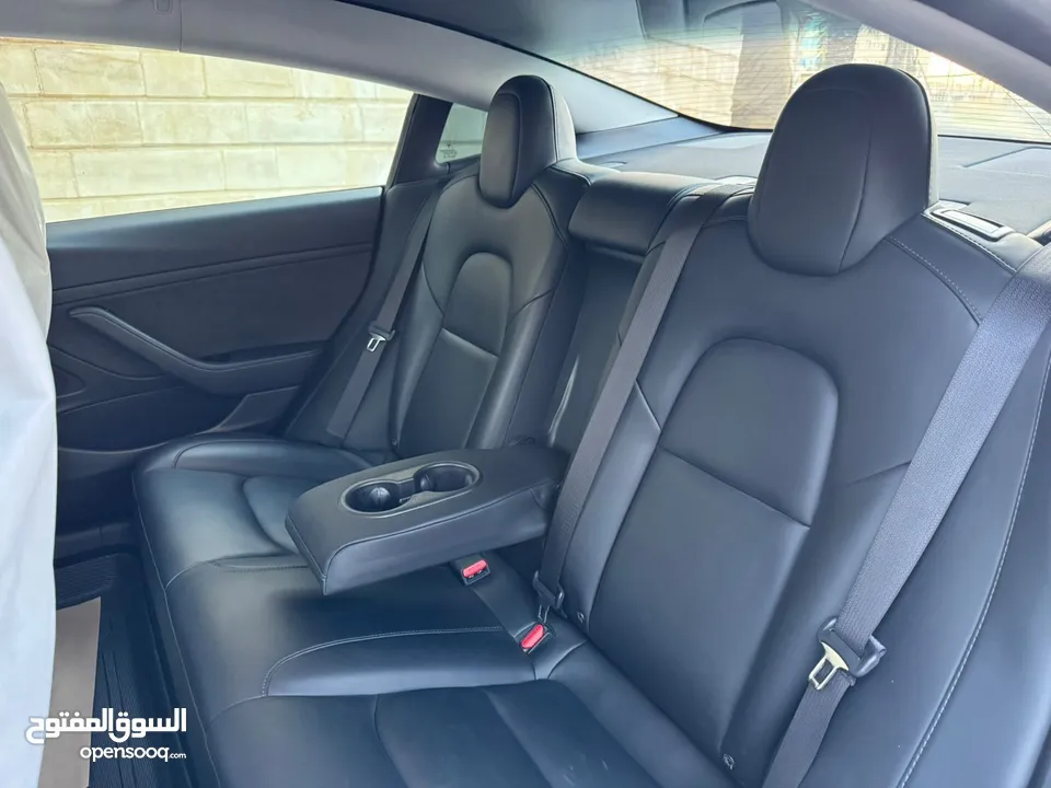 سياره تيسلا موديل 3 ستاندر بلص السياره بصلاه ع النبي مو ناقصها شي وما رح قصر مع الشرا وقابل للتفاوض