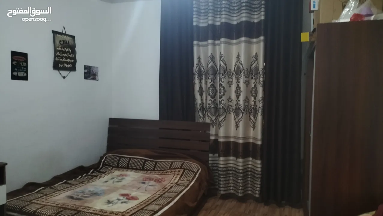 منزل مكون من 3غرف نوم و3 حمامات واحده ماستر وصاله وصالون  وحديقه عدد 2