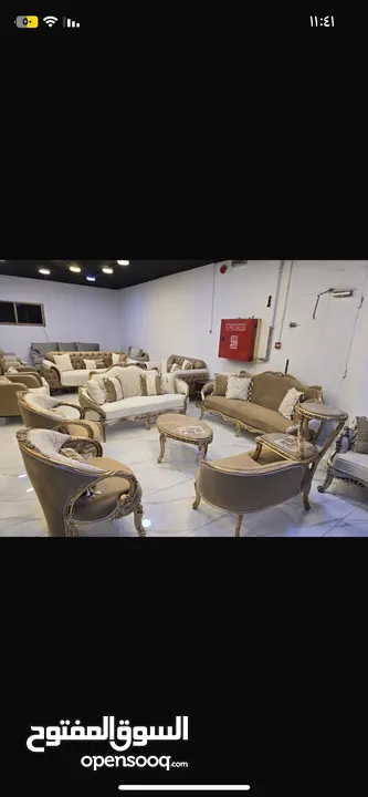 طقم نيو كلاسيك مودرن 9 مقاعد خشب زان فخم. كثيييييير ومرتب جديد وعرض ناااار 699 دينار فقط