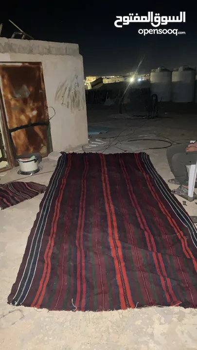 بساط عربي قديم جدا جدا للبيع قطعه حلوه منها قطعتين في وسط وفي حجم كبير الاثنتين  80