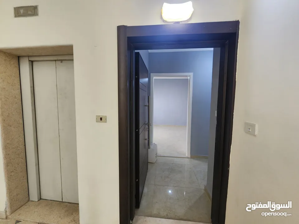 شقة طابقية فارغة للبيع في الرابية - ref : 14569