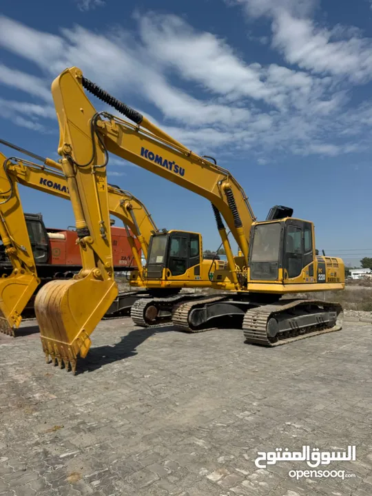 KOMATSU PC 220-8 / PC 200 EXCAVATOR  DUBAI  SAUDI ARABIA  كوماتسو PC 220-8 / PC 200 حفارة