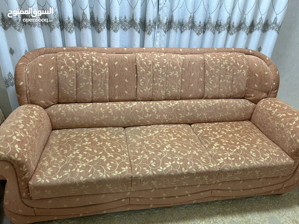 طقم كنب كامل للبيع بحالة ممتازة