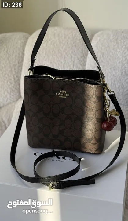 مجموعة متنوعة من الشنط والكزادين الجديدة