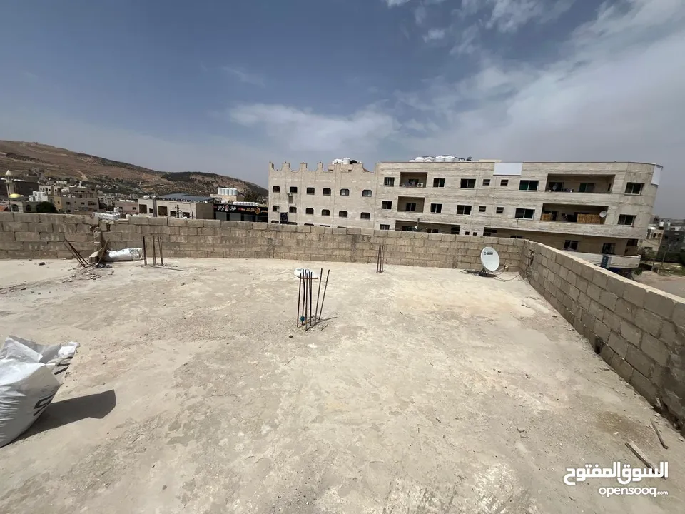 مجمع تجاري للبيع