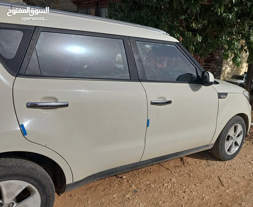 سياره كيا سول يد اولى بالكرتونه