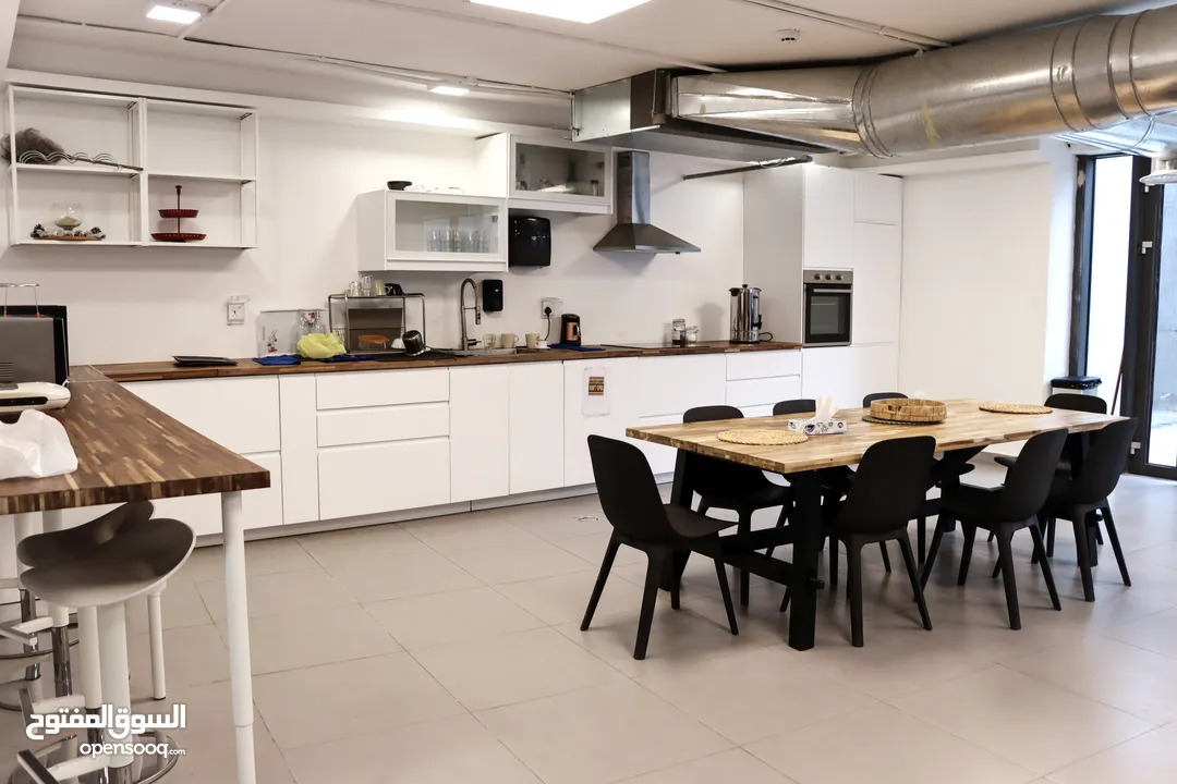 New Building in Abdali for Rent with 4 Floors for Office Use