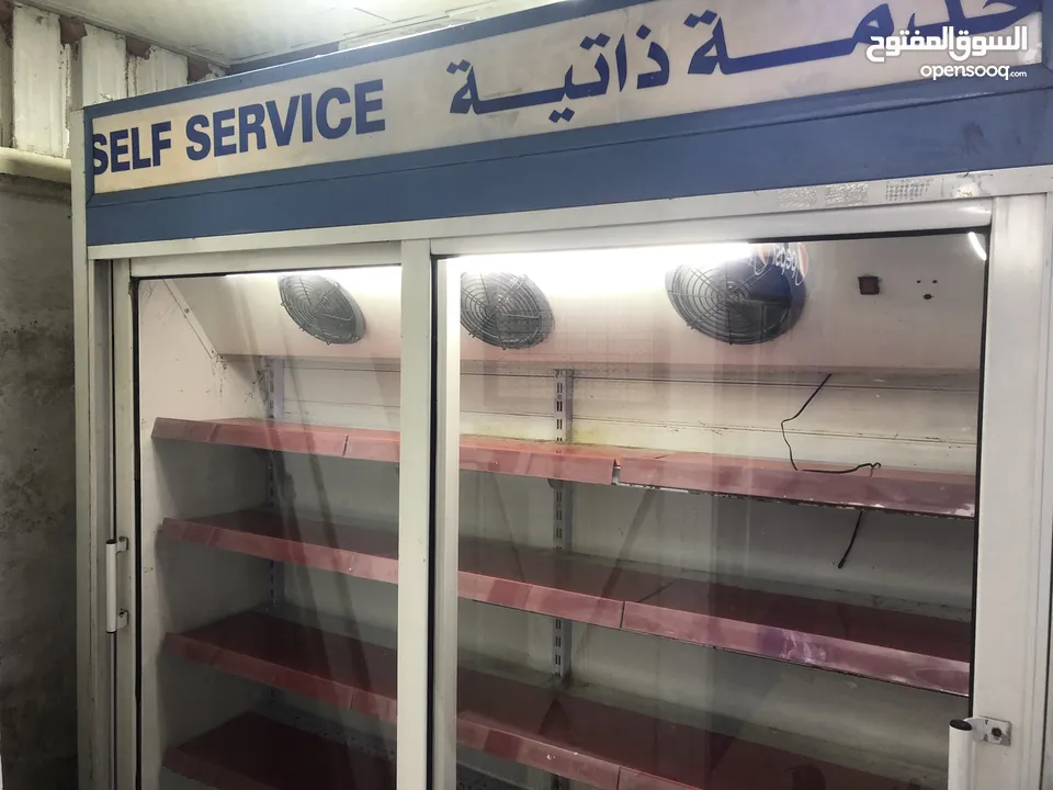 ثلاجة عرض بابين كبيرة ثلاث مراوح ، بسعر مغري جدا