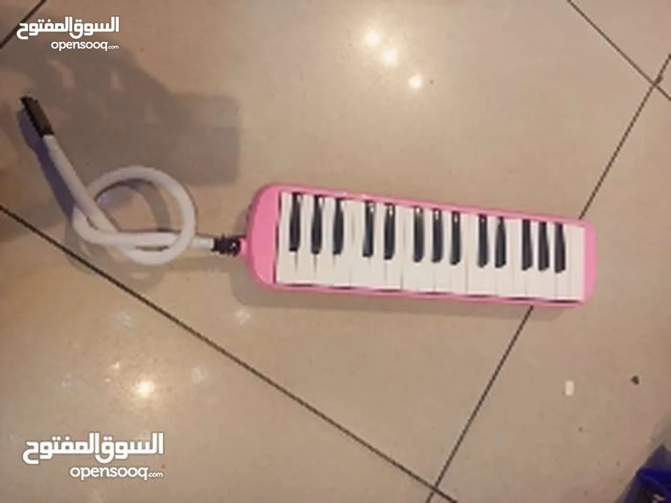 ميلوديكا مع شنتة والعدة
