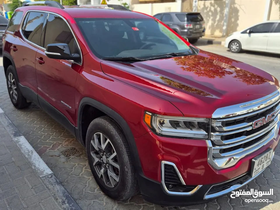 2022 GMC Acadia lady driven and well maintained