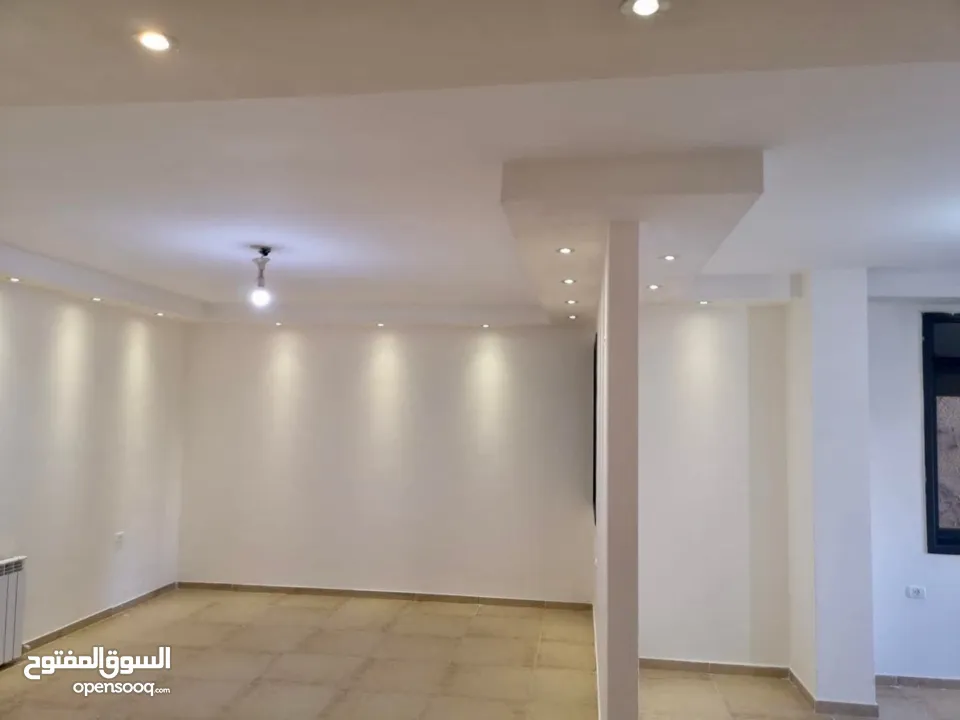 شقه للايجار في البيره شارع القدس