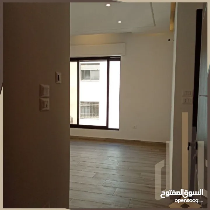 شقة طابق اخير مع روف دوبلكس للبيع في الرابية خلف السفارة الصينية  مساحة الشقة235م