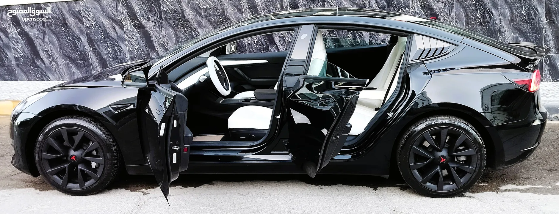 تيسلا 2023 model 3 فحص كامل اوتوسكور لون اسود ملوكي داخلي ابيض بحالة الوكالة بسعر لقطة ومحروووق