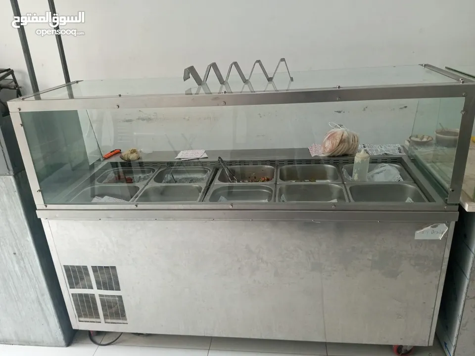 موجود عدة مطعم للبيع