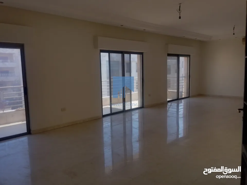 شقة طابقية مميزة للبيع في أم أذينة طابق ثالث 320م مع روف 200م تشطيب سوبر ديلوكس