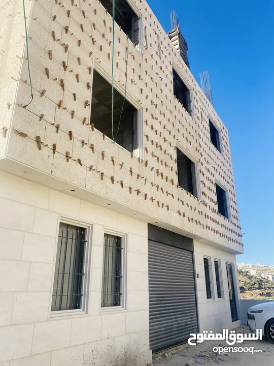 شقق سكنية فاخرة للبيع في الخليل – عقبة تفوح  مساحة واسعة 226م  الطابق الاول و الطابق الثاني للبيع