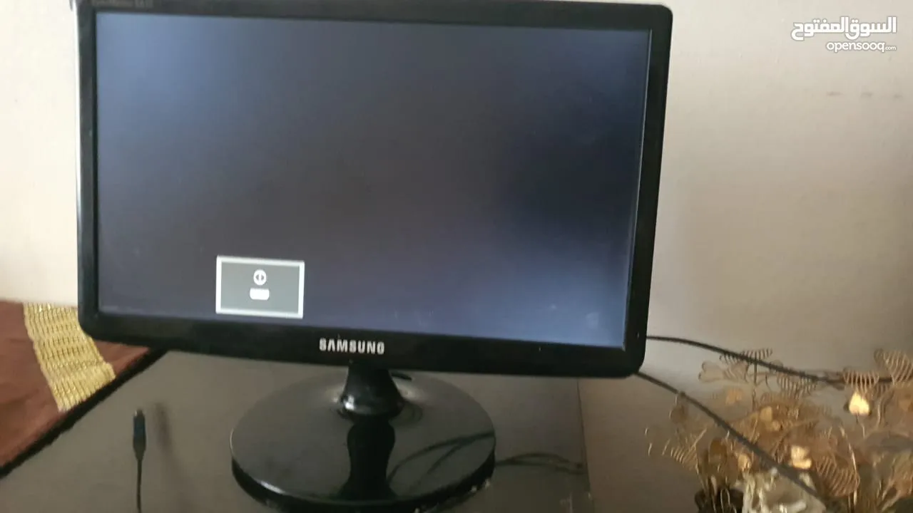 شاشة كمبيوتر سامسونج نوع LS19A10 للبيع قياس 17 انش للبيع ب 25 دينار فقط
