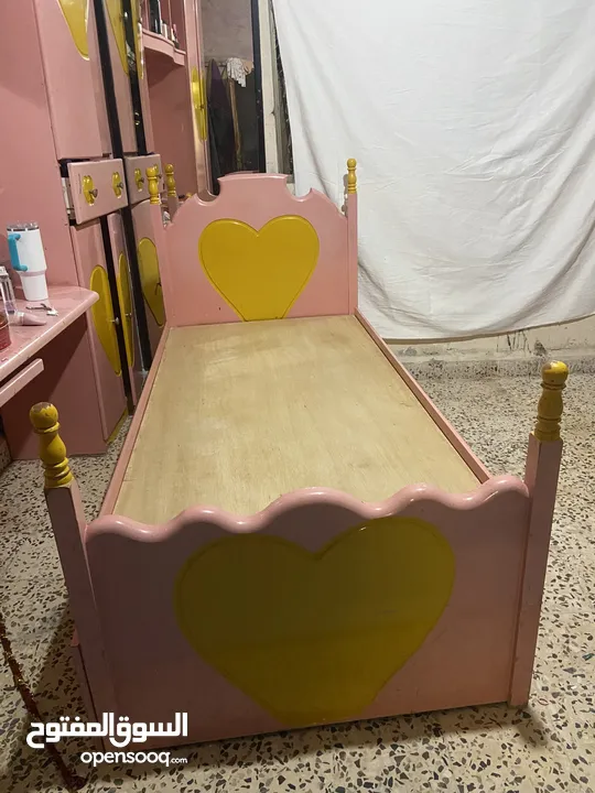 غرفة نوم اطفال بحالة جيدة جداً