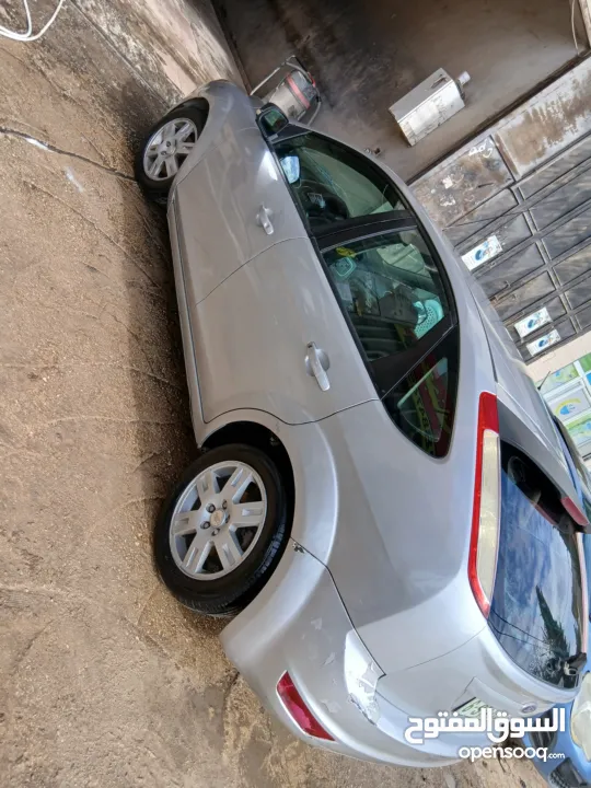 سيارة نظيفة ايد اولى