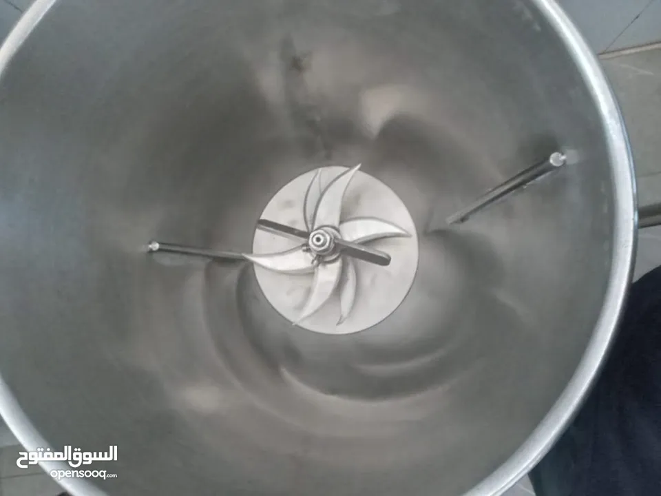 عدة مطعم للبيع مستعملة بحالة ممتازة جدا  البيع بداعي السفر..................................